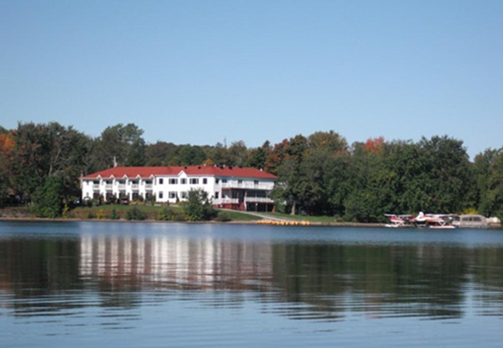 Manoir Du Lac William Saint-Ferdinand ภายนอก รูปภาพ